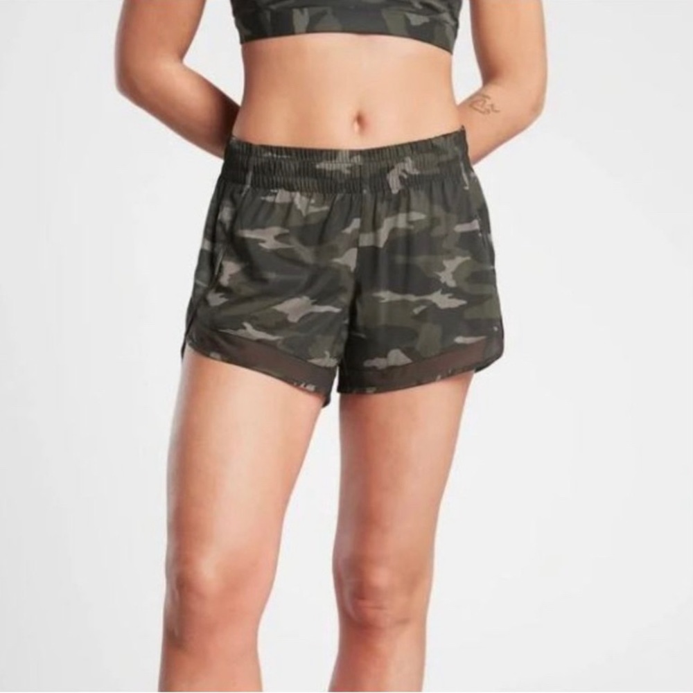 Athleta Camo Mesh Racer Run Shorts. Size XS